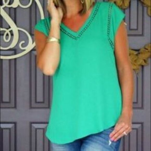41 Hawthorn Carla Crochet Detail Blouse in Kelly Green - Picture 10 of 12